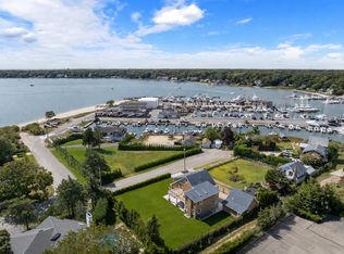 10 Sagamore Rd, Hampton Bays, NY 11946