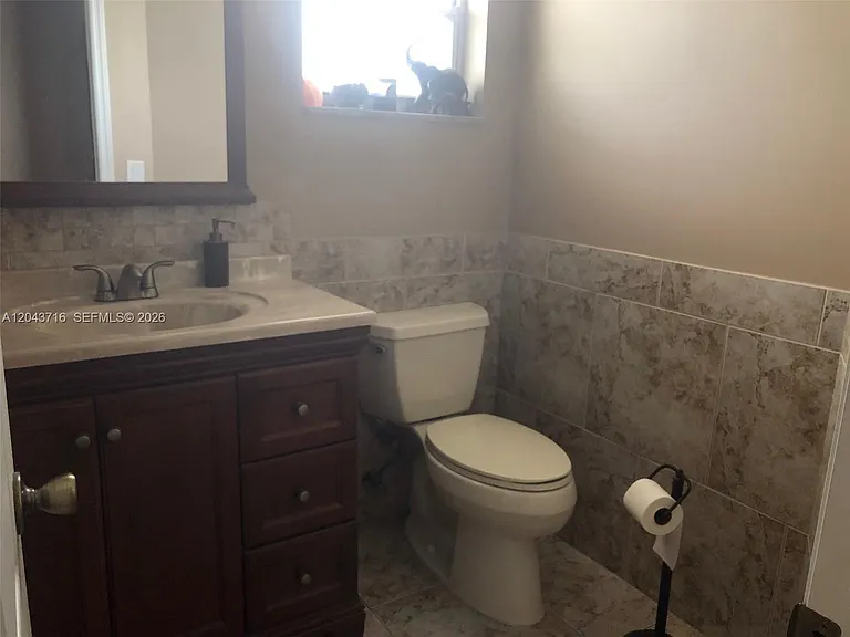 320 NE 12th Ave #303 — Photo 7