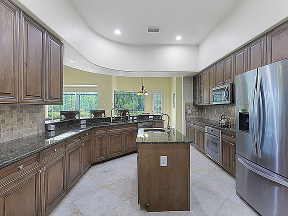 5th image of 10878 Stonington Ave
