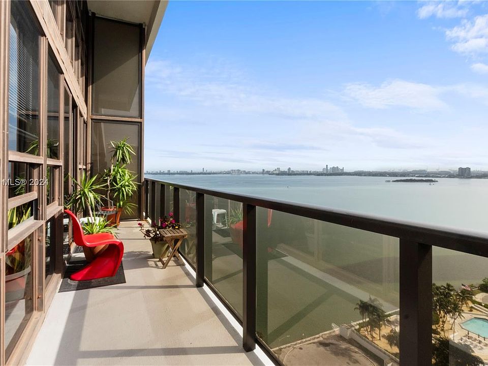 1st image of 600 NE 36th St #Penthouse 4