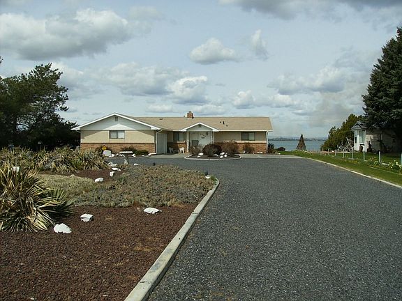 3rd image of 2950 W Marina Dr