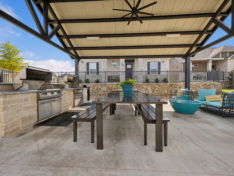 VLux Stoneridge — Photo 111
