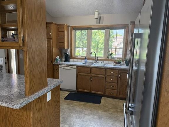 4th image of 14361 Hummingbird St NW