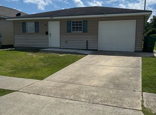2920 Hero Dr, Gretna, LA 70053