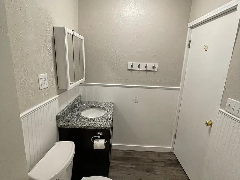 6105 N Detroit Ave — Photo 9