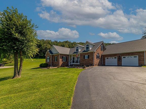 3rd image of 2713 Fairway Dr