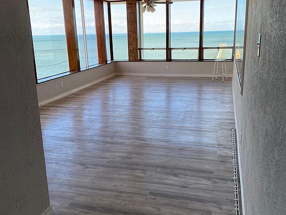 3rd image of 4302 Ocean Dr APT 51