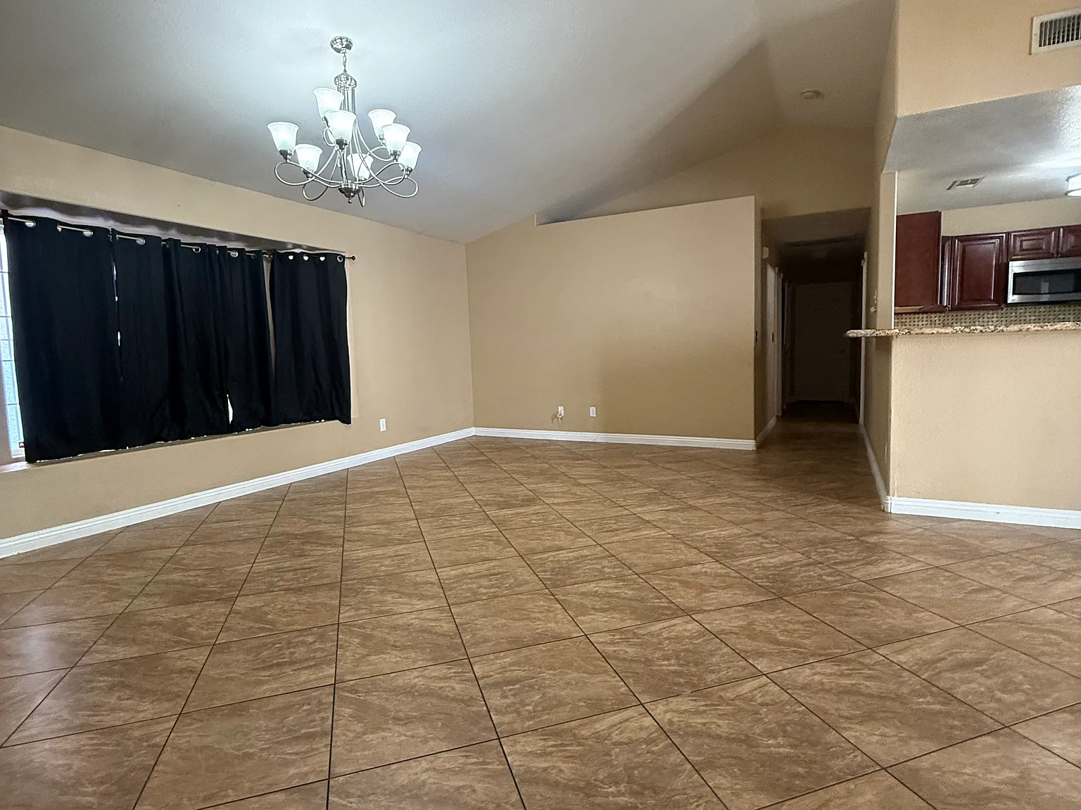 3 bed, 1325 sqft, $1,800 — Photo 4