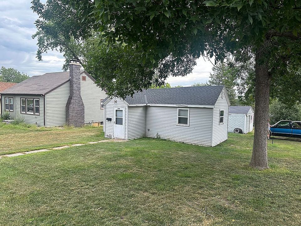 1st image of 700 Maple St