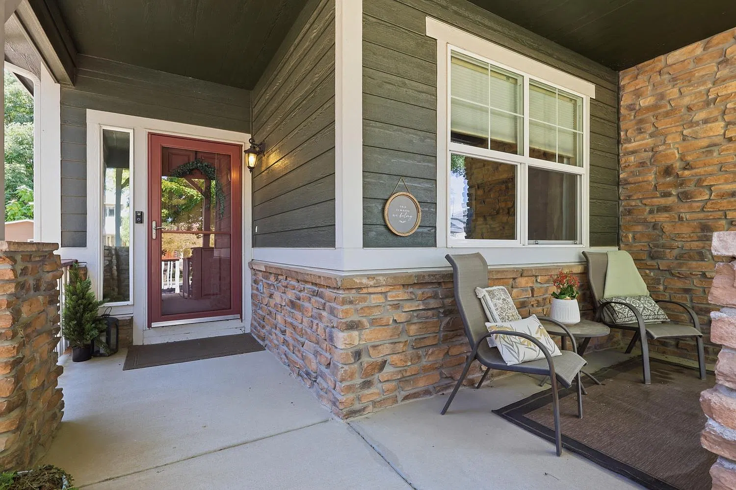 5 bed, 3968 sqft, $4,490 — Photo 2