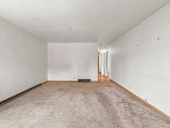5th image of 339 Center St