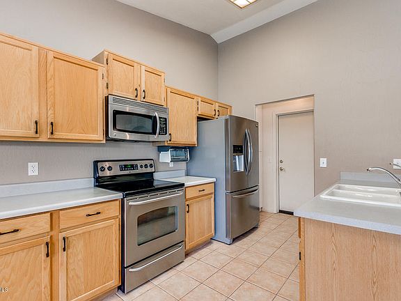 3rd image of 7558 E Greenway Cir
