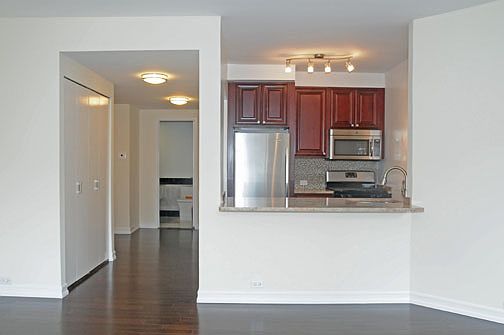 4th image of 150-156 W 56th St APT 3712