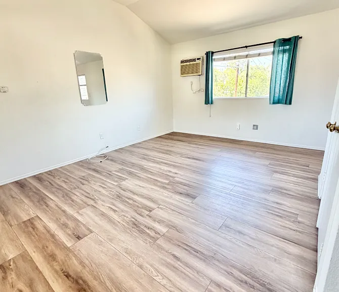 5723 Willowcrest Ave #4 — Photo 2