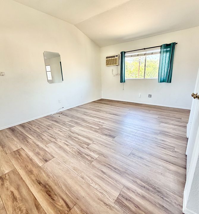 2nd image of 5723 Willowcrest Ave APT 4