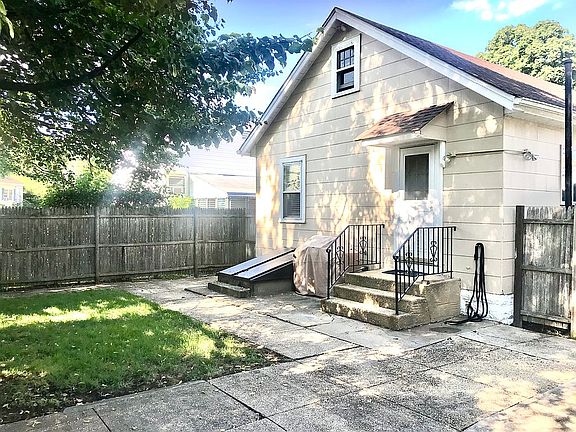 3rd image of 20 Bay Beach Ave