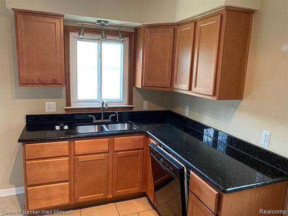 4th image of 28984 Minton St