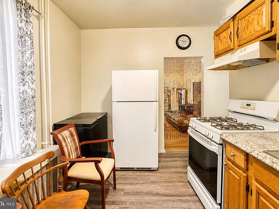 5th image of 202 Greenway Ave