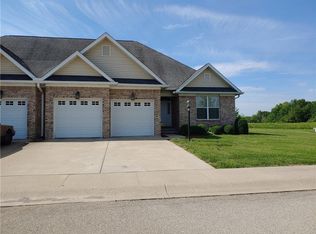 1 Pinewood Dr, Paris, IL 61944