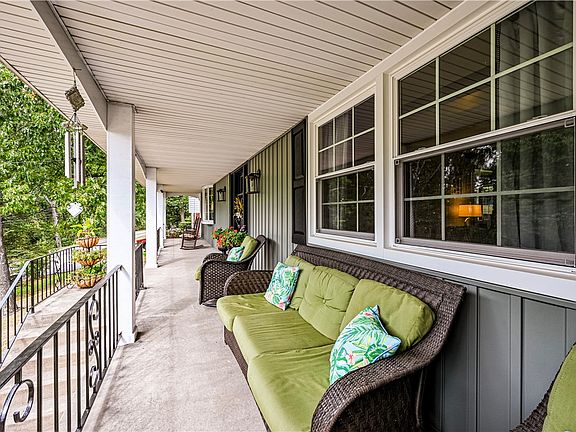5th image of 1120 Mountain View Dr