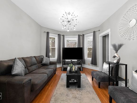 2nd image of 4847 W Montrose Ave