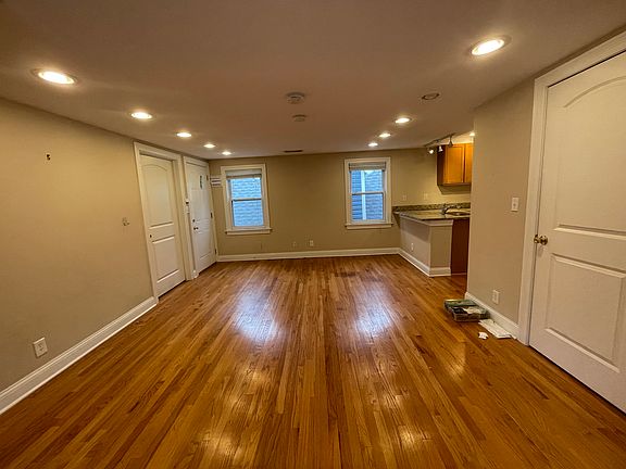 3rd image of 3137 N Sawyer Ave APT 2