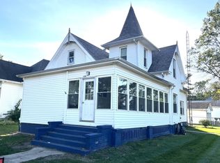 112 N Oak St, Villa Grove, IL 61956