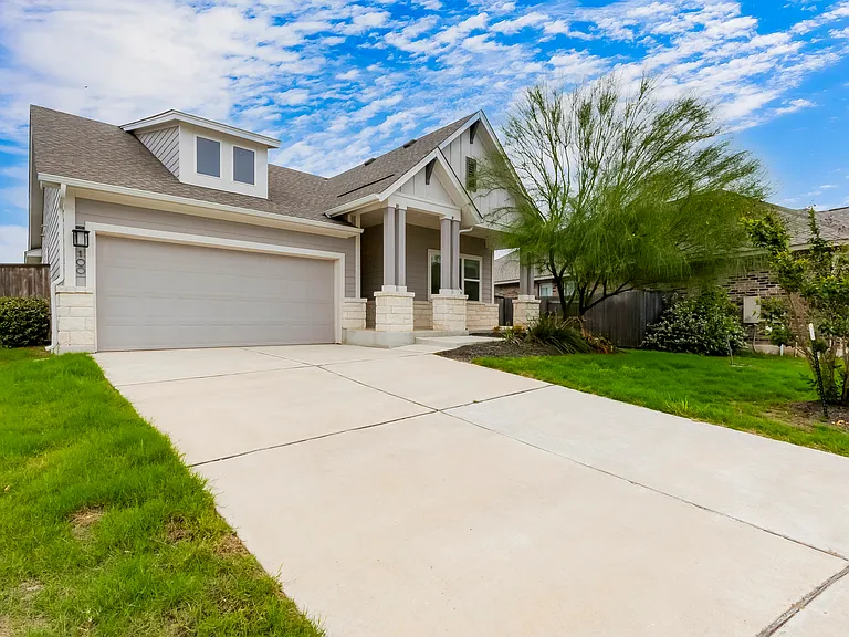 100 Patrick Herndon Dr — Photo 1