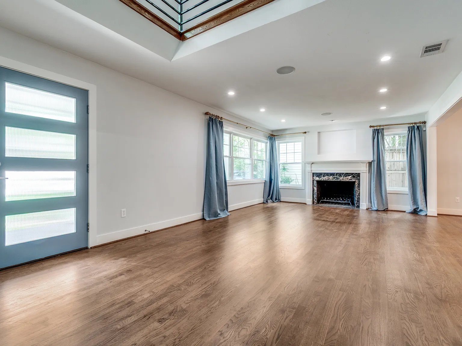 5 bed, 3698 sqft, $6,500 — Photo 3