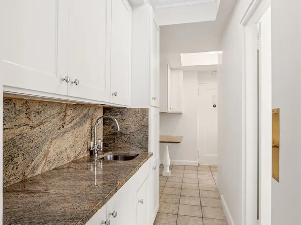 870 5th Avenue image 8 of 19