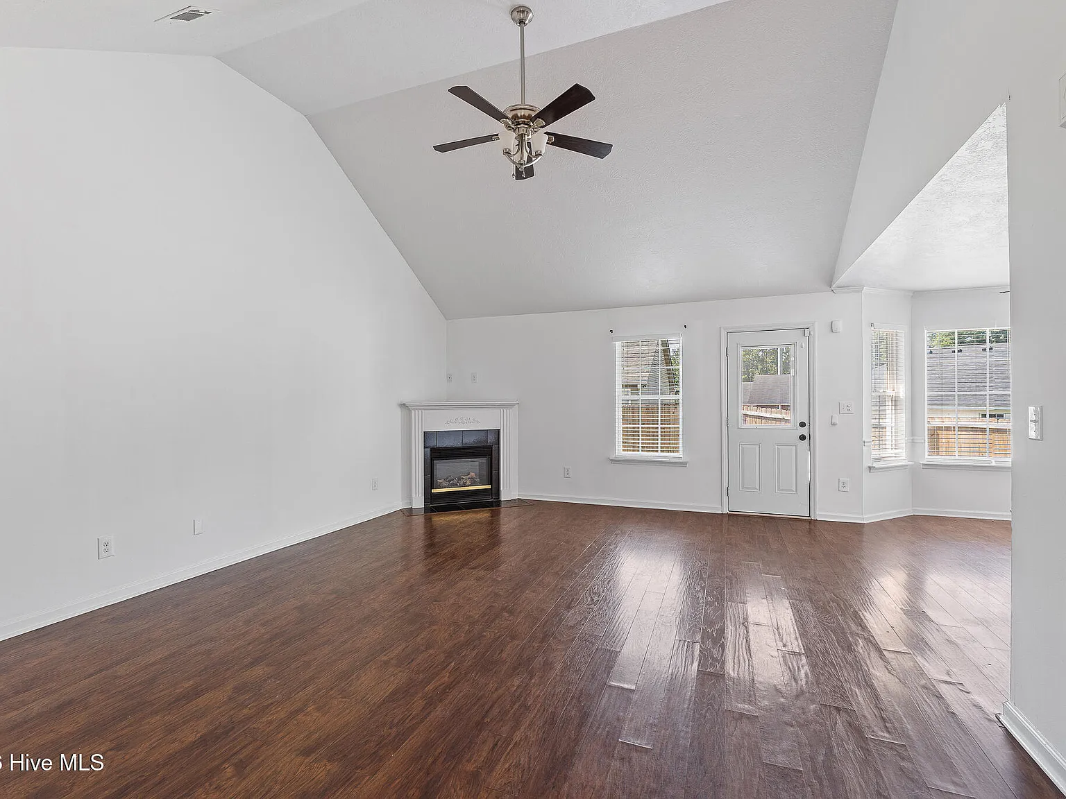 3 bed, 2.0 bath, $1,595 — Photo 4