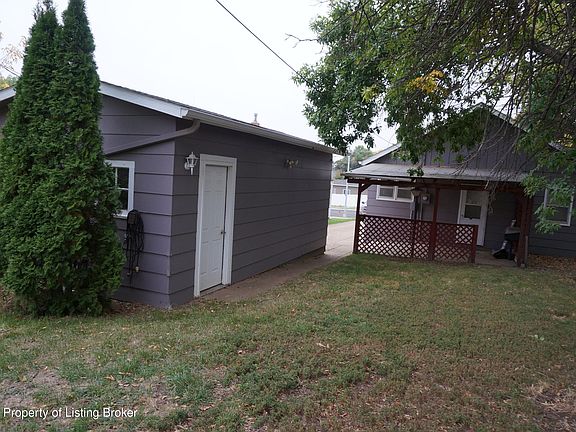 4th image of 620 Sims St