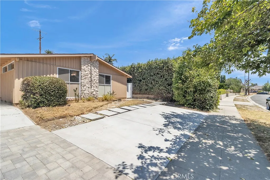 4 bed, 1560 sqft, $4,250 — Photo 3