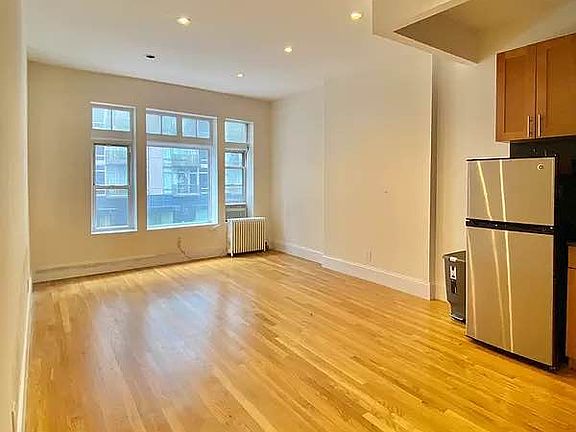 2nd image of 411 Park Ave S APT 4B