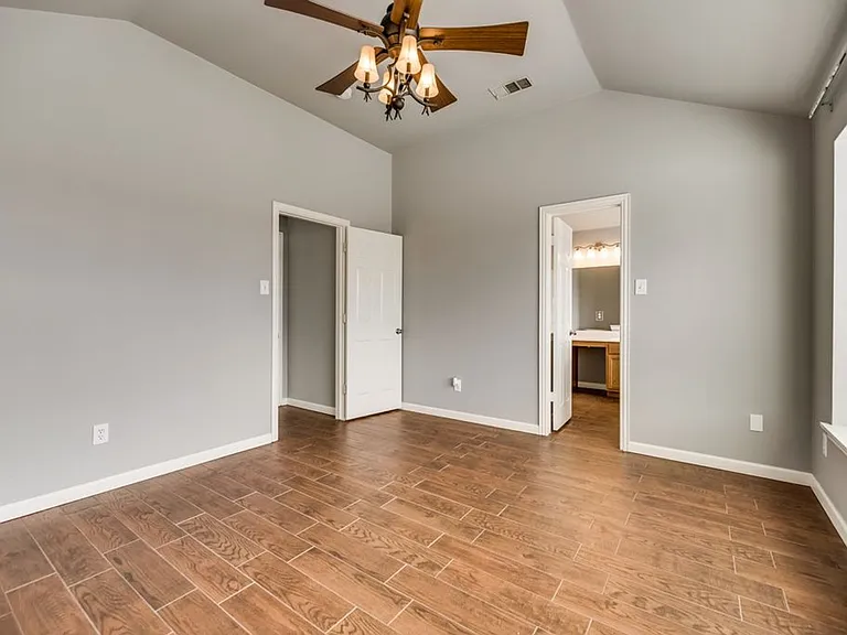 300 Creekside Dr — Photo 11
