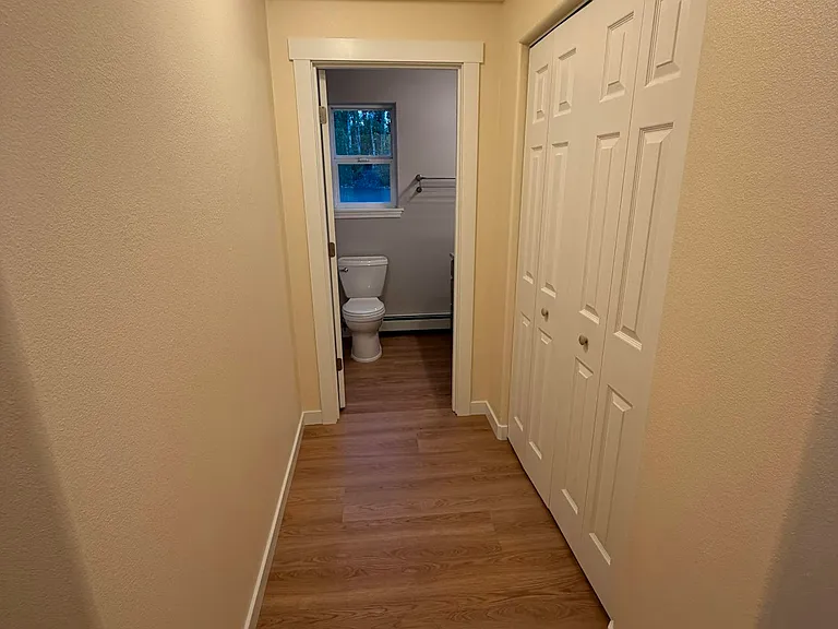 Side hall