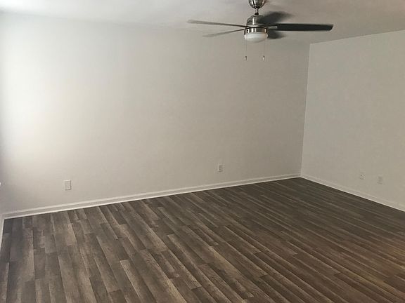 3rd image of 113 Acacia Cir