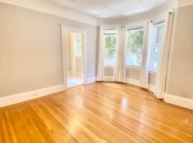 Union-Hyde Apts, studio  1.0 baths (380 sqft)