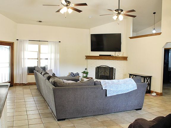 4th image of 2524 E Hillcrest Court