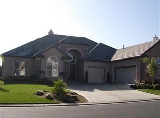 1607 E Shadow Creek Dr, Fresno, CA 93730