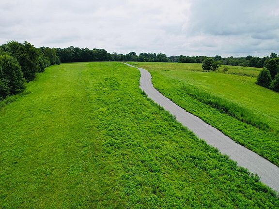 4th image of 15 Melody Ann Dr