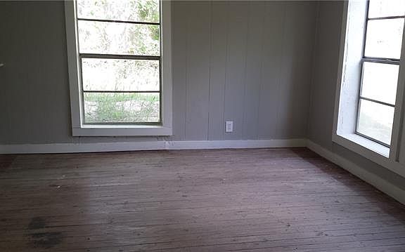 4th image of 304 N Brushy St
