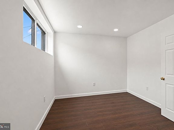 3rd image of 6729 Linmore Ave