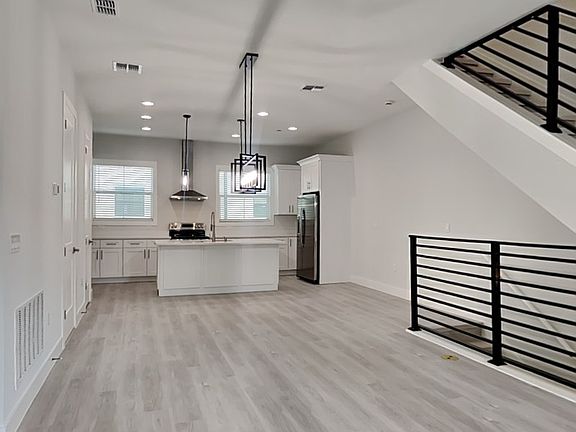 3rd image of 54 W Jersey St Unit 10