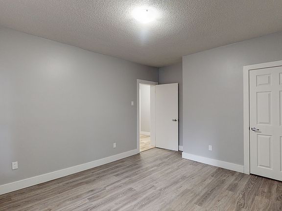 5th image of 405 Elgin St #1500439