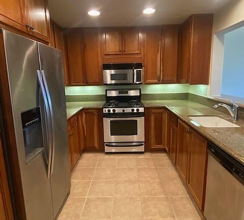 5th image of 633 Elm St APT 418
