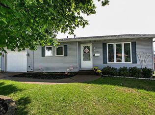 2070 Key Largo Dr, Dubuque, IA 52002