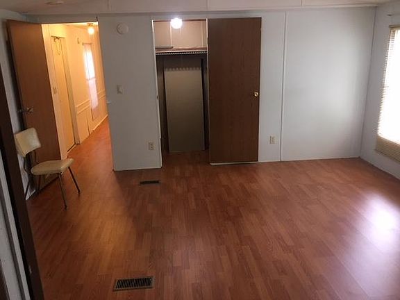 5th image of 305 Hood Dr