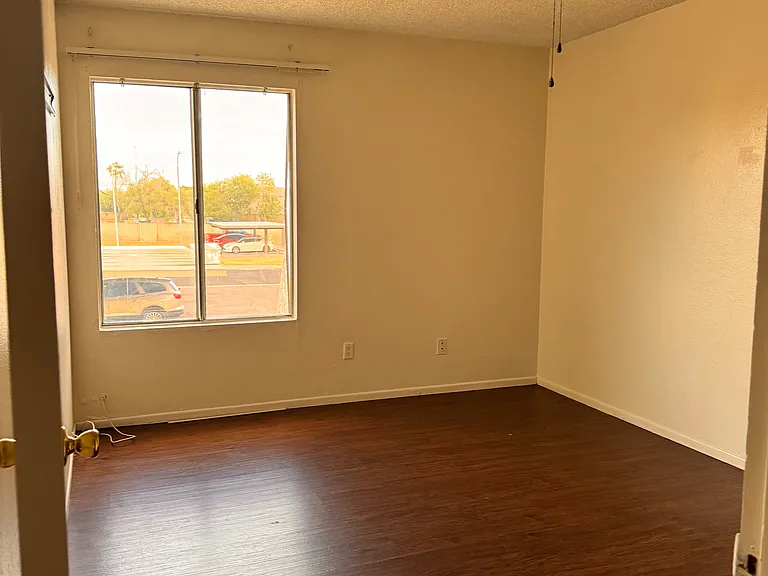5925 W Townley Ave — Photo 9