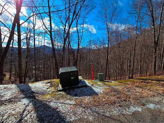 2nd image of 455 Mountain Watch Dr